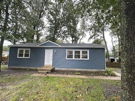 408 Apple Dr in Egg Harbor City, NJ - Building Photo