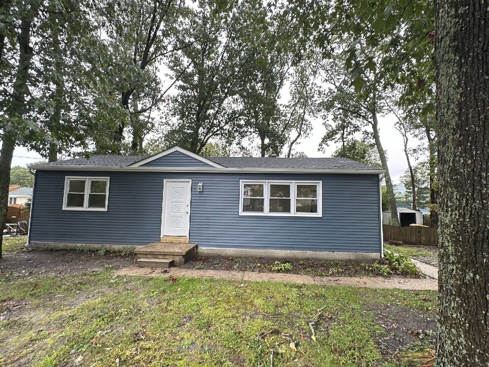 408 Apple Dr in Egg Harbor City, NJ - Building Photo