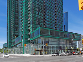 4750 Yonge St in Toronto, ON - Building Photo - Building Photo