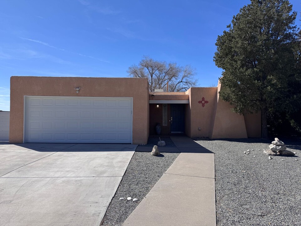 1205 Sasebo St NE in Albuquerque, NM - Building Photo