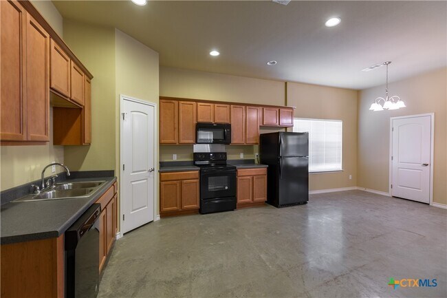 property at 5024 S Old Bastrop Hwy