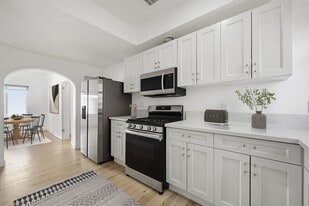 1524 N Sycamore St, Unit 3 in Santa Ana, CA - Building Photo