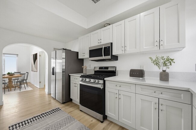 1524 N Sycamore St, Unit 3