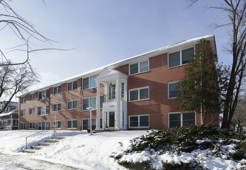 Emerson Apartments in Minneapolis, MN - Building Photo