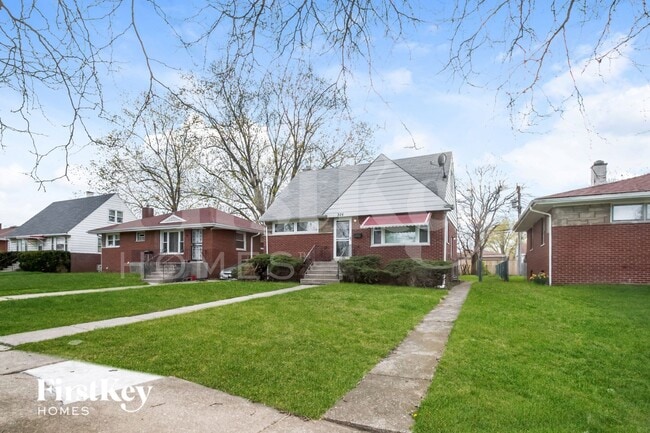 326 Clyde Ave in Calumet City, IL - Building Photo - Building Photo
