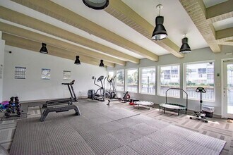 2731 Taft St, Unit 408 in Hollywood, FL - Building Photo - Building Photo