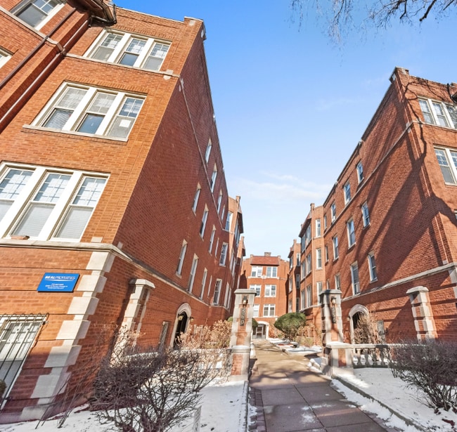 540 W Aldine Ave, Unit E2