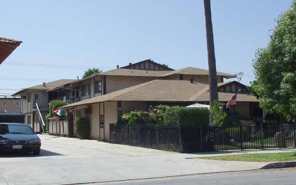 421 N Maguerita Ave in Alhambra, CA - Building Photo