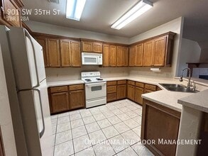901 SW 35th St in Moore, OK - Building Photo - Building Photo