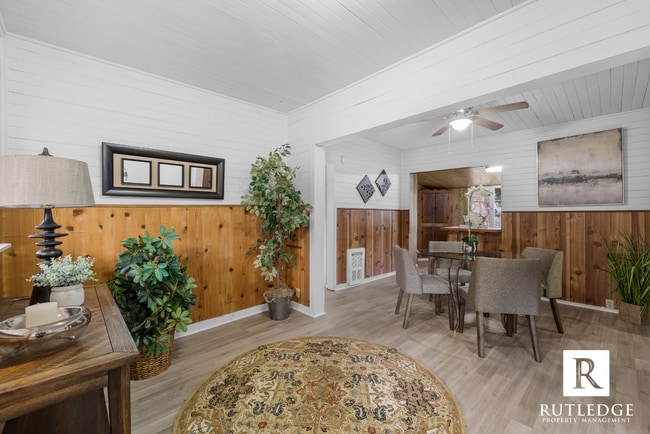 property at 454 Rogue River Hwy