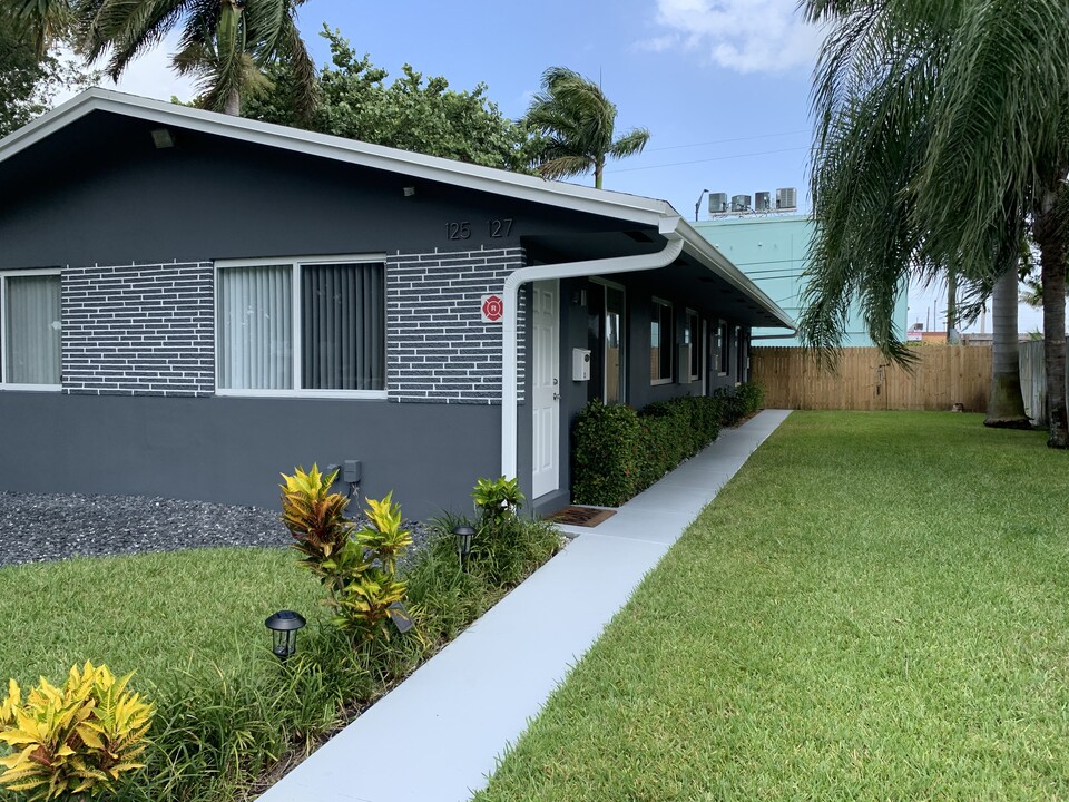 125 NE 30th Ct, Unit Quiet One bedroom in Wilton Manors, FL - Foto de edificio