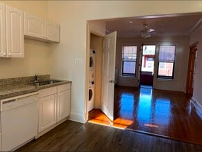 1130 W Pratt Blvd in Chicago, IL - Building Photo - Building Photo