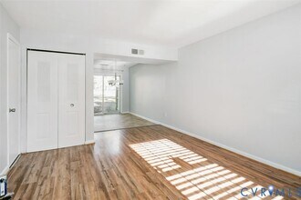 1508 Stowmarket Ct, Unit 230 in Richmond, VA - Foto de edificio - Building Photo