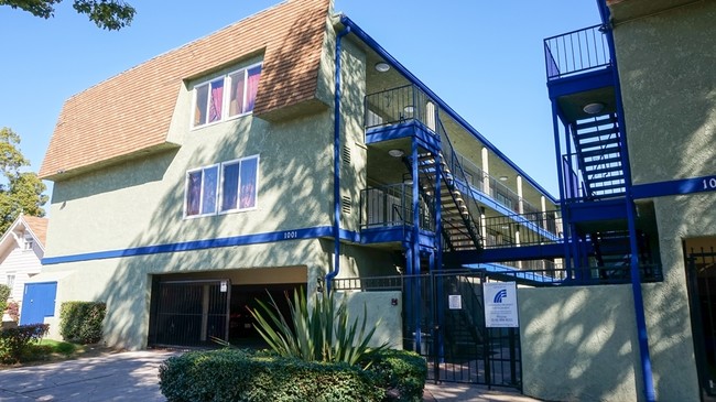 Riverine Apartments in Santa Ana, CA - Building Photo - Building Photo