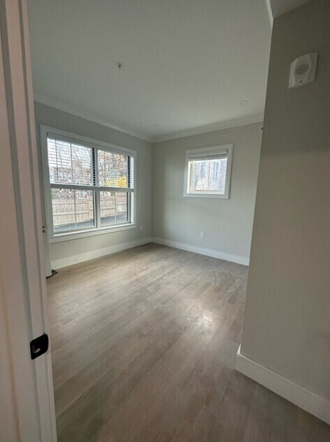 13 Greylock Rd, Unit 2-bed 2-bath #2 in Boston, MA - Foto de edificio - Building Photo