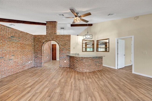 property at 1785 Lisa Ln