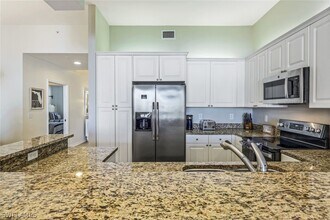 470 Launch Cir in Naples, FL - Foto de edificio - Building Photo