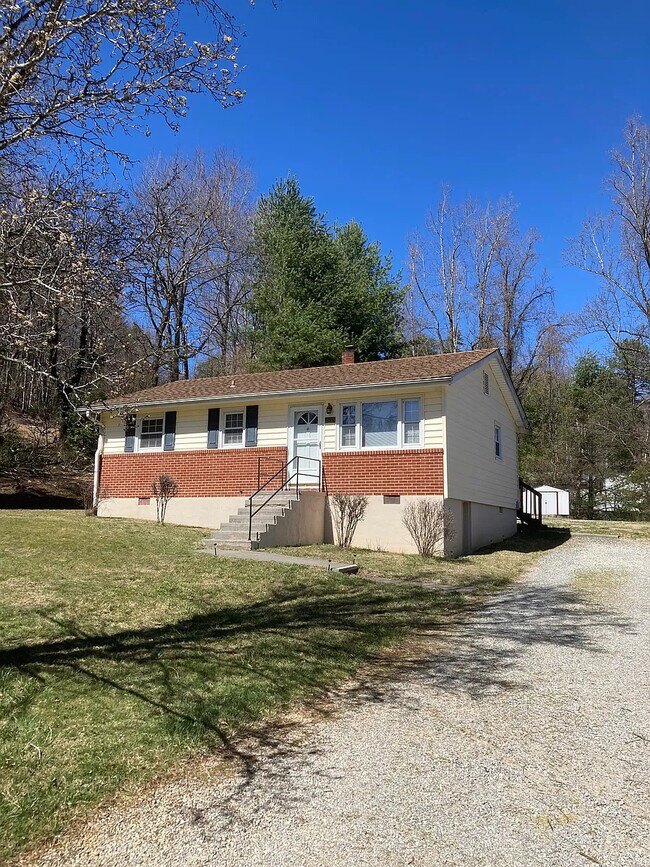 property at 2533 Wildwood Rd