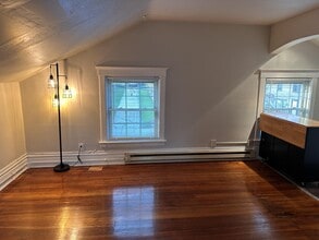315 Mountain St in Elgin, IL - Building Photo - Building Photo