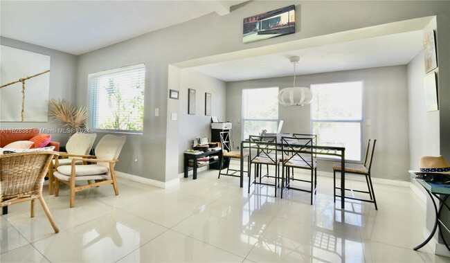 18076 NE 19th Ave in North Miami Beach, FL - Building Photo - Building Photo