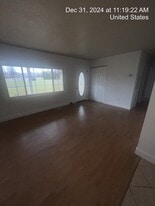 296 Dehoff Dr in Youngstown, OH - Building Photo