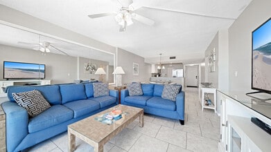 7205 Thomas Dr in Panama City Beach, FL - Building Photo - Building Photo