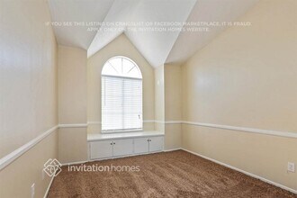 20325 Calhaven Dr in Santa Clarita, CA - Foto de edificio - Building Photo