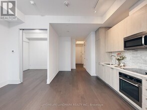 50 Charles St E in Toronto, ON - Building Photo - Building Photo