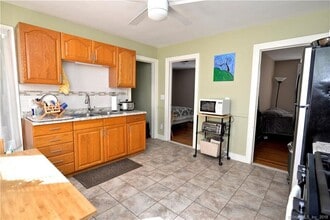 85 Kneen St, Unit 1 in Shelton, CT - Building Photo - Building Photo