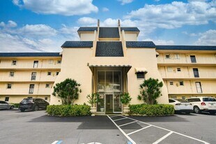 3575 S Ocean Blvd, Unit 2050 in Palm Beach, FL - Building Photo