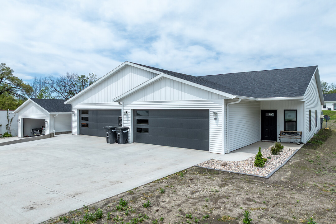 Monroe Luxury Condos in Mount Pleasant, IA - Building Photo