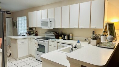 1592 Carriage Brooke Dr in Wellington, FL - Foto de edificio - Building Photo