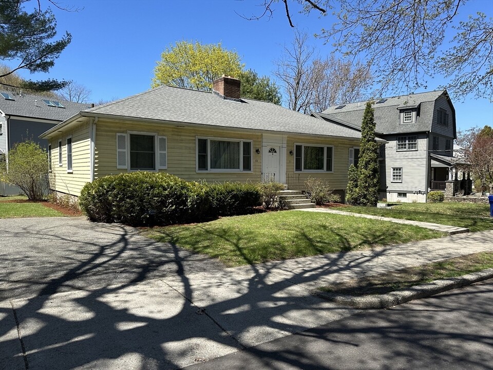 71 Blake St in Newton, MA - Foto de edificio