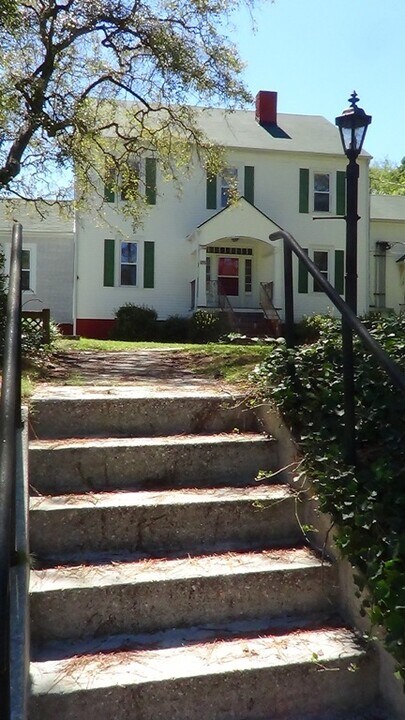 907 W Rowan St, Unit A in Fayetteville, NC - Building Photo