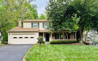 12525 Hedges Run Dr in Woodbridge, VA - Building Photo