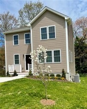 8 Seabreeze Terrace in Warwick, RI - Building Photo - Building Photo