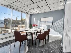 2717 W Peterson Ave, Unit 2 in Chicago, IL - Foto de edificio - Building Photo