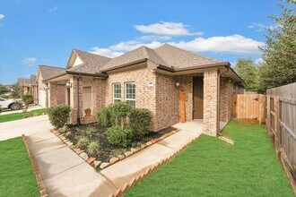 8102 Sutton Crest Dr in Tomball, TX - Building Photo - Building Photo