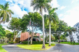 1425 Atlantic Shores Blvd in Hallandale Beach, FL - Building Photo - Building Photo