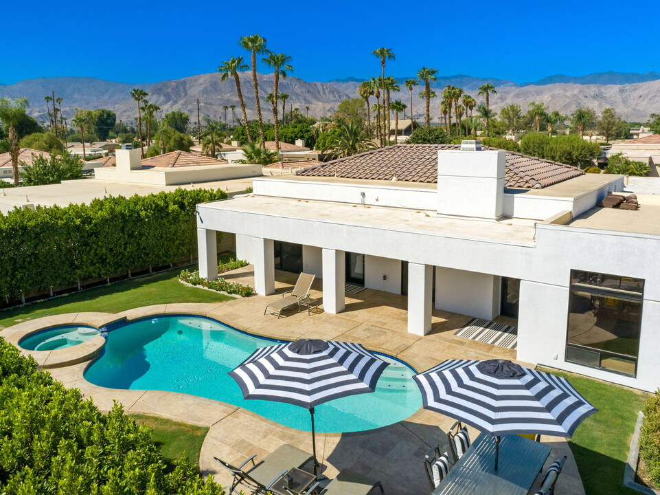 40780 Centennial Cir in Palm Desert, CA - Foto de edificio