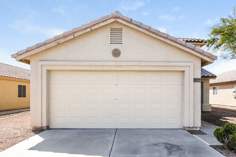 12005 W Corrine Dr in El Mirage, AZ - Building Photo