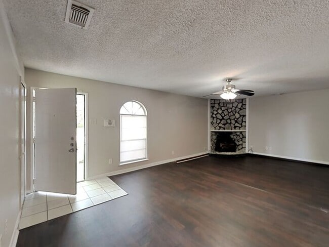 307 Halifax Ct in Cedar Hill, TX - Building Photo - Building Photo