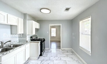 2067 Hubert Ave in Memphis, TN - Building Photo - Building Photo