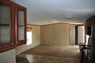 Tri City Mobile Home Park in Newcastle, OK - Foto de edificio - Building Photo