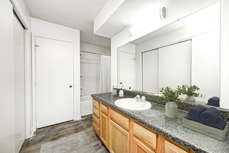 Greenfield Knoll Apartments in Greenfield, IN - Building Photo - Building Photo