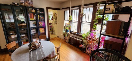 419 Chamberlain Ave, Unit 1 in Madison, WI - Foto de edificio - Building Photo