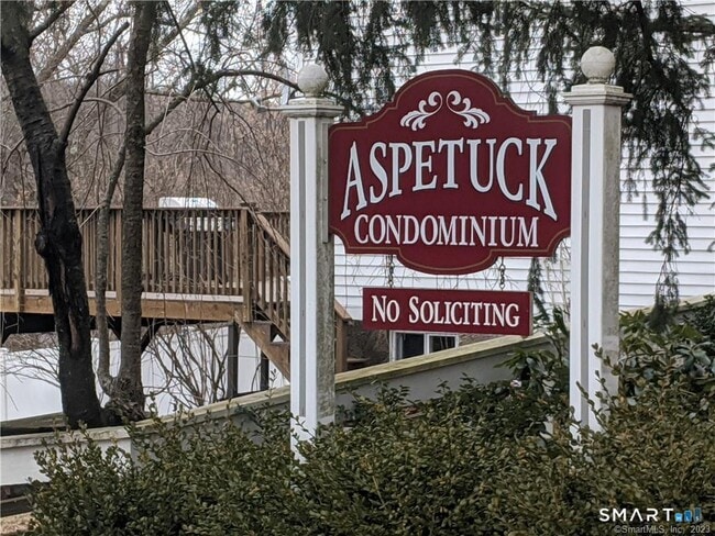 property at 142 Aspetuck Vlg