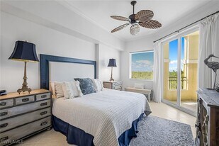 2738 Tiburon Blvd E in Naples, FL - Building Photo