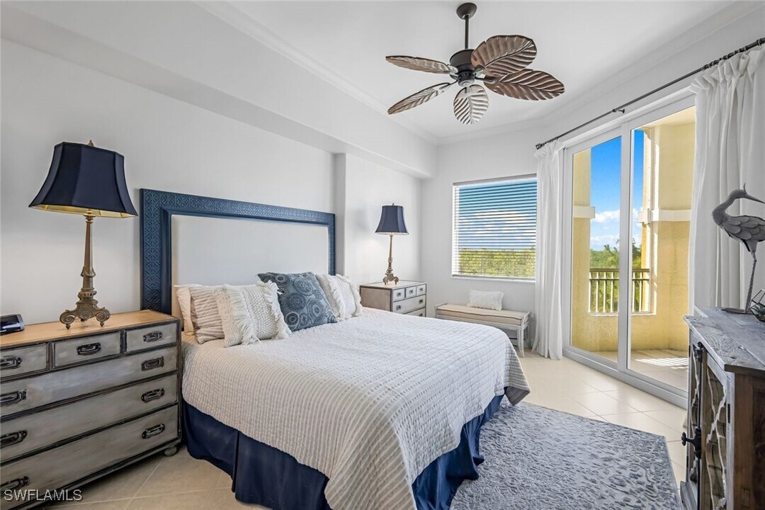 2738 Tiburon Blvd E in Naples, FL - Building Photo