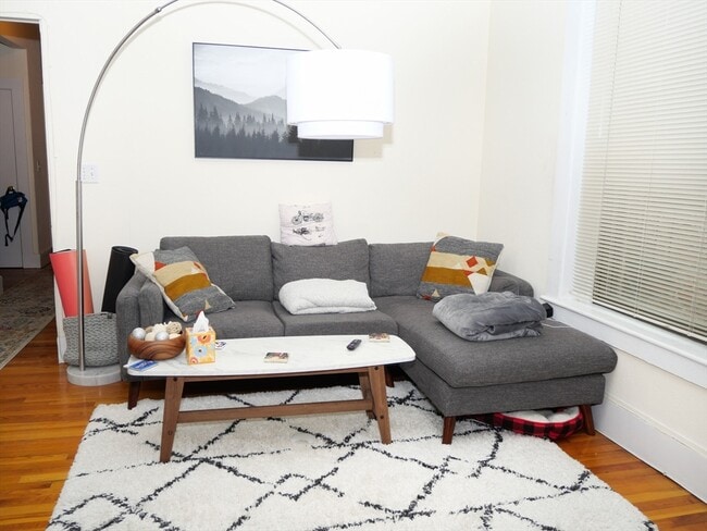 1410 Beacon St, Unit 12 in Brookline, MA - Building Photo - Building Photo